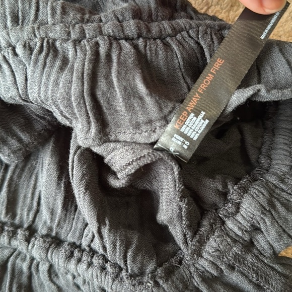 By Anthropologie Smocked Tie Waist Crop Gauzy Cotton Tank Top Faded Black - Picture 5 of 7